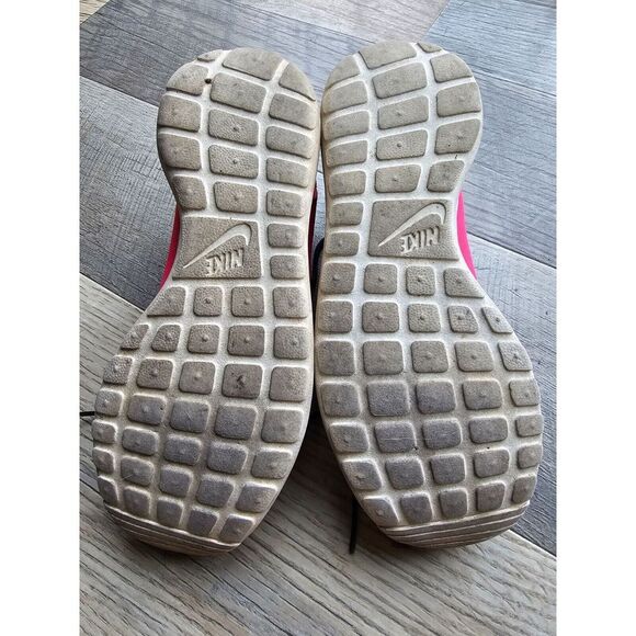 Nike Roshe run Hyperfuse womens with a gold swoosh. Size 6.5 - Picture 7 of 7